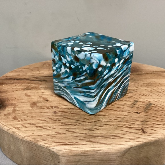 🔵 HQT Hand Blown Glass Art Cube Paperweight - Hand Made Home Design - Ocean Blue - Picture 3 of 11